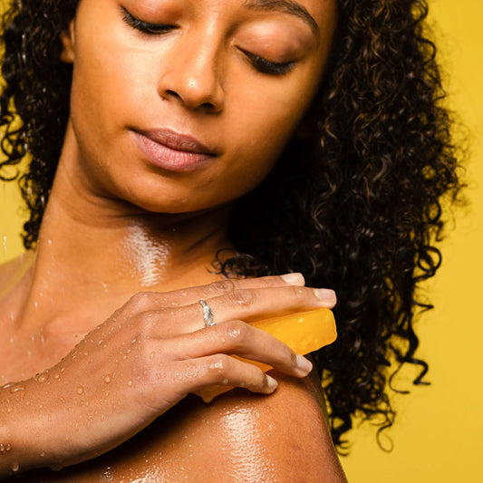 Savon gommage visage & corps acide kojique, citron & curcuma